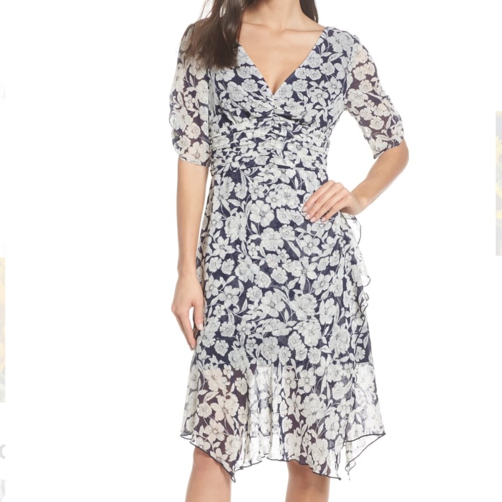 Chelsea28 Floral Print Ruched Dress